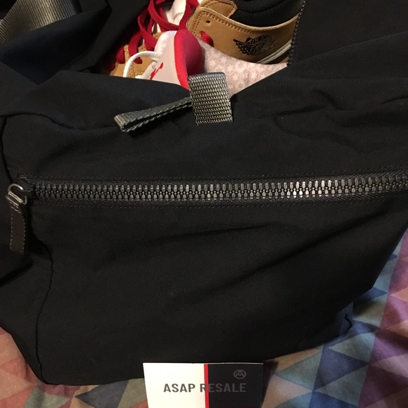 Prada duffle bag - Picture 4 of 6